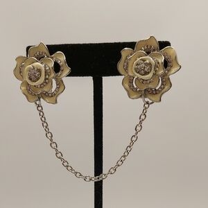 Sweater Clips Enamel Rhinestone Flowers In Silvertone